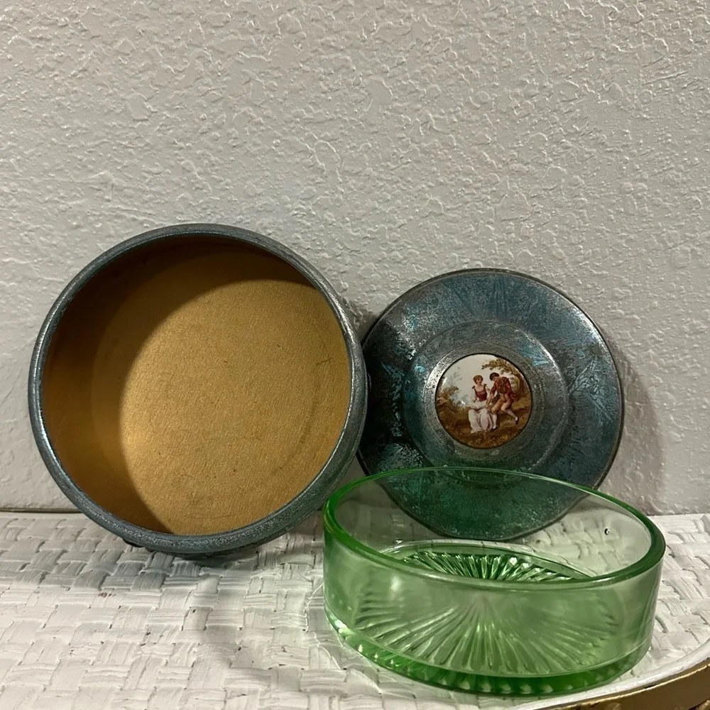 ANTIQUE VASELINE URANIUM GLASS powder puff bowl inside a tin lidded container - Picture 14 of 16